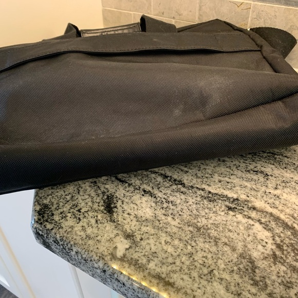 Bugatti Black Laptop Commuter Messenger Bag - Picture 4 of 7